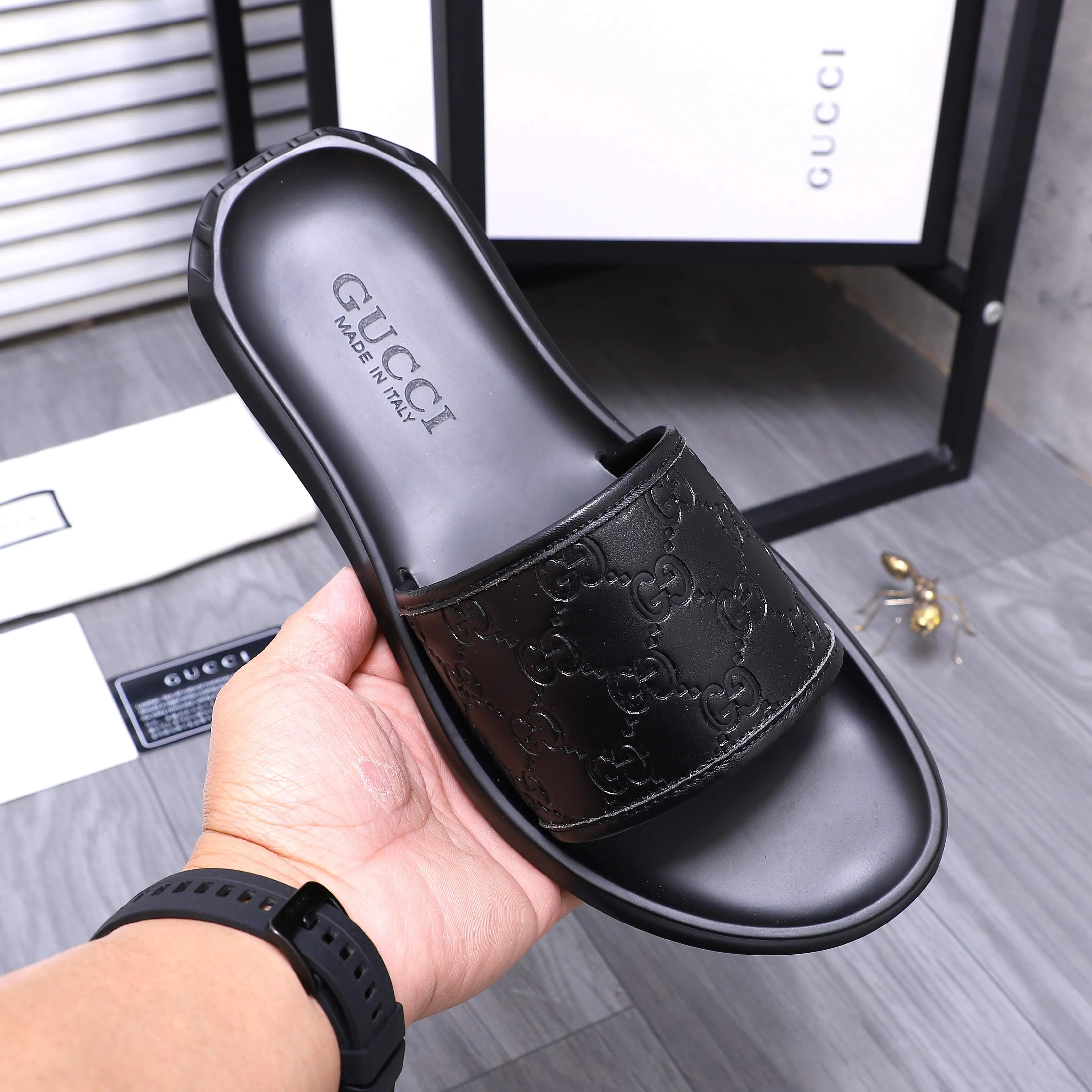 Men's shoes 💰280 Product trademark: GUCCI "Gucci" slippers Regular size: 38-44 (45.46 custom-made, non-returnable) Product materials: Selected embossed cowhide upper, instep imitation leather lining, original outsole